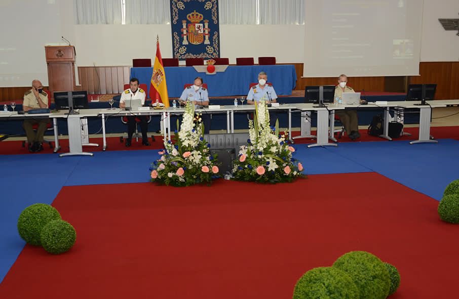 EjercitoAire's tweet photo. Presidida por #DIGEREM y organizada por la Dirección de Enseñanza del @EjercitoAire, ha tenido lugar en la Academia Básica del Aire (#ABA) la reunión entre los directores de enseñanza de los ejércitos, @Armada_esp, @guardiacivil y la Escuela Superior de las Fuerzas Armadas 💪🏻🇪🇸. https://t.co/KKW49Zox4z