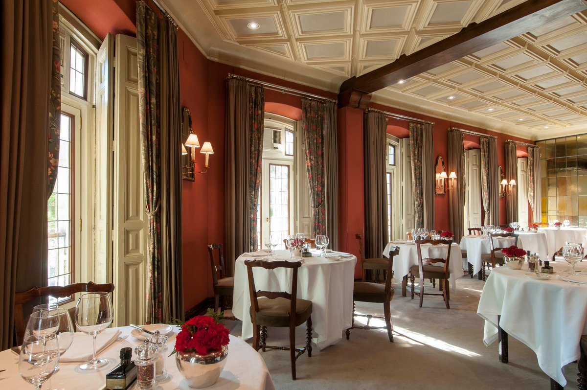 Los 50 mejores restaurantes de Madrid 2021 🙌🙌🍴🍷📍
•
#LaManducaDeAzagra <a href="/UmikoRest/">Umiko</a> <a href="/Yugo_The_Bunker/">Yugo The Bunker</a> #Horcher 
•
#GastroMadrid 🔝 #Restaurantes #Madrid #Los50Mejores
elblogdegastromadrid.com/50-mejores-res…