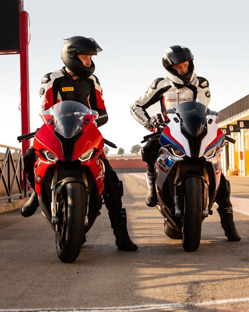 ChesterMotorrad's tweet photo. The S 1000 RR looks incredible in both colours, but which would you choose? 🤔

#NeverStopChallenging

#MakeLifeARide #S1000RR https://t.co/tnbcYTXtfH
