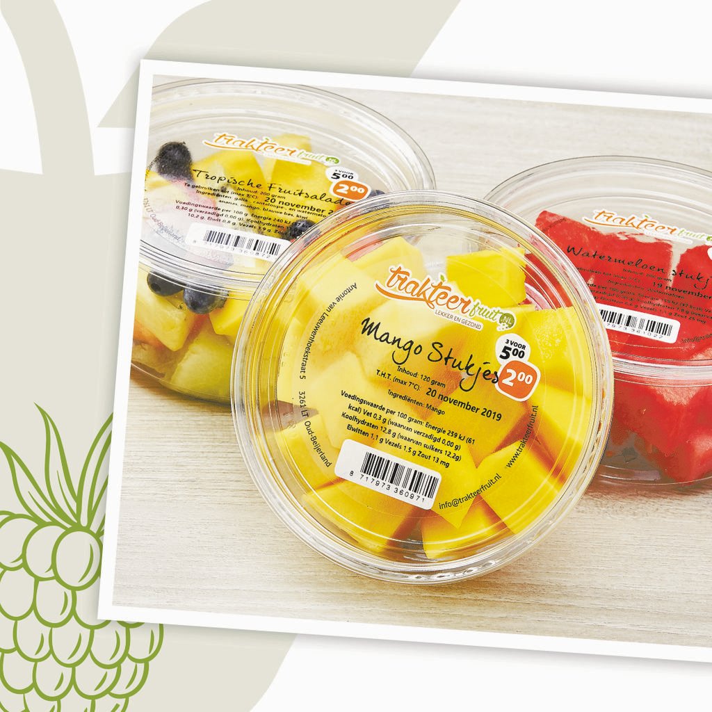 PromoVisique's tweet photo. Heb jij de fruitsalades van Trakteerfruit al in de supermarkt gespot? 🥭🍉 PromoVisique heeft het logo en de verpakkingen ontworpen! Het gaat natuurlijk om de binnenkant, maar het oog wil ook wat 😉. https://t.co/LFtZozhAbi