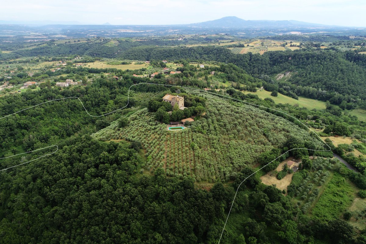 Want to become a Castle Owner in Italy? The Circus is looking for a partner!
If you are interested in becoming our investment partner for a beautiful castle in Italy, please contact Andreas Becker, becker@circus-berlin.de who will provide you with all the additional information.