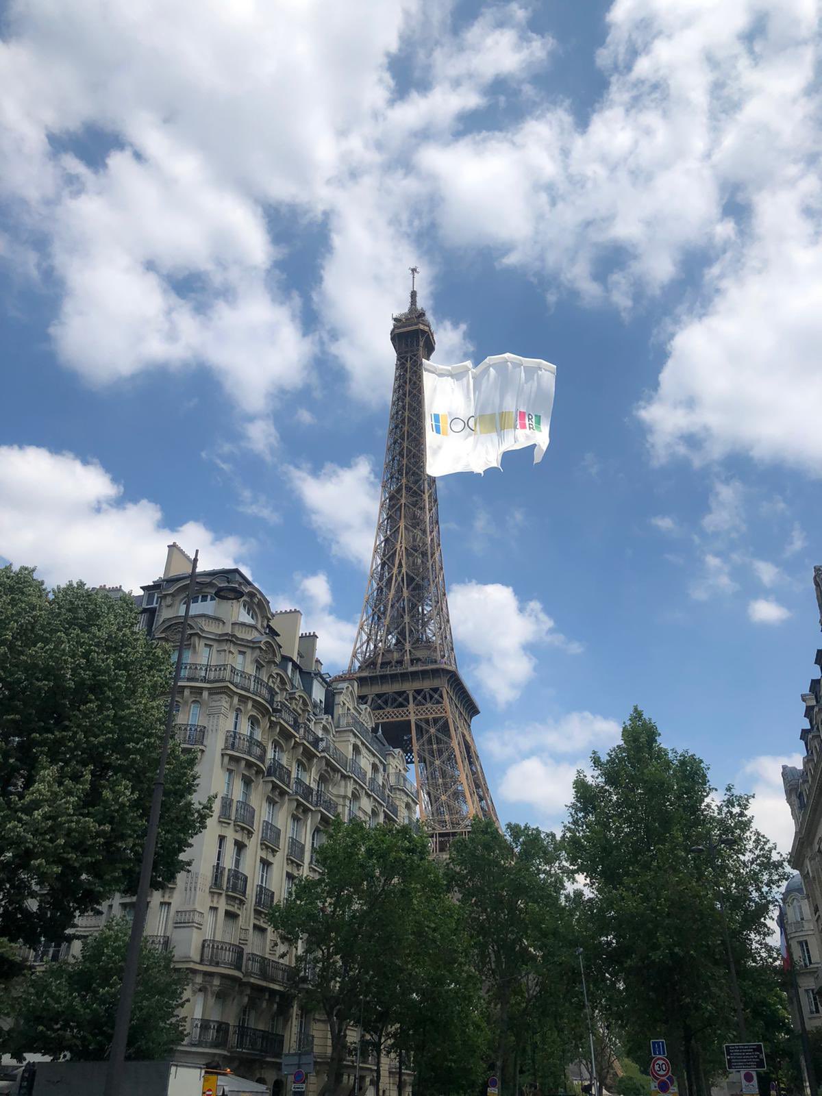 Estelle Yoka Mossely On Twitter Il Se Passe Quoi Sur La Tour Eiffel Https T Co E9dw6txozq Twitter