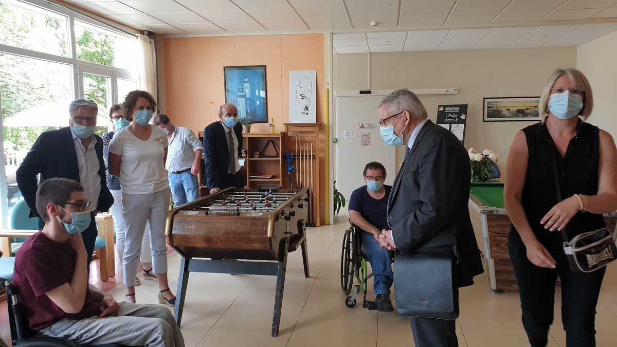 GohetPatrick's tweet photo. Échange croisé instructif sur l’offre d’hébergement avec les personnes accompagnées et les professionnels de @LADAPT et sur le projet de d’ouverture de l'établissement, co-construit avec le Conseil départemental de la #Mayenne. https://t.co/js09S7c6mk