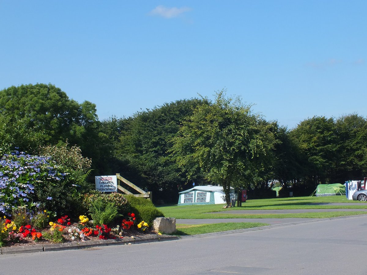 Camping_Direct's tweet photo. Stowford Farm Meadows is a family friendly caravan & camping site set amongst 500 acres of glorious countryside and stunning woodland.
https://t.co/EcXB45J0yC
#Camping #Touring #Holiday #Family #Explore #Countryside #Woodland #Rural #BerryDown #CombeMartin #Devon @stowfordcamping https://t.co/yU3YgQeRvv