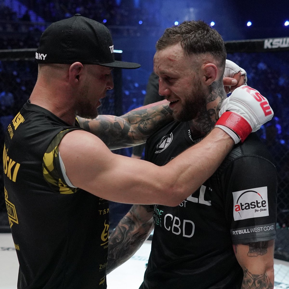 KSW_MMA's tweet photo. These two warriors 💯 deserved Fight of the Night!! #KSW61
🇵🇱 Szymanski ⚔️ Desmae 🇧🇪 https://t.co/RWgXjM70vj