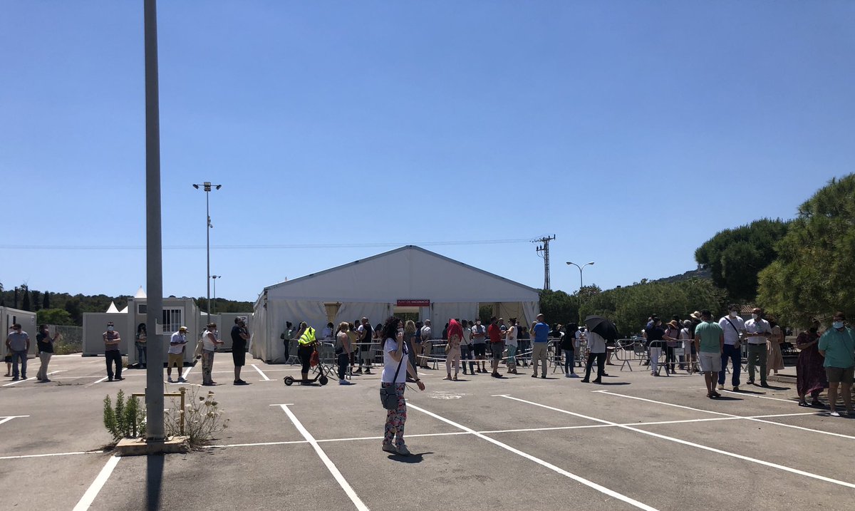 Temps d’espera mínim al #vacunòdrom de #SonDureta és ara de 2 hores <a href="/ibsalut/">Servei de Salut de les Illes Balears (IB-SALUT)</a> Igual donam cites amb excés d’optimisme? #VacunaCOVID19 #vacunaIB #solsenseplatja😎