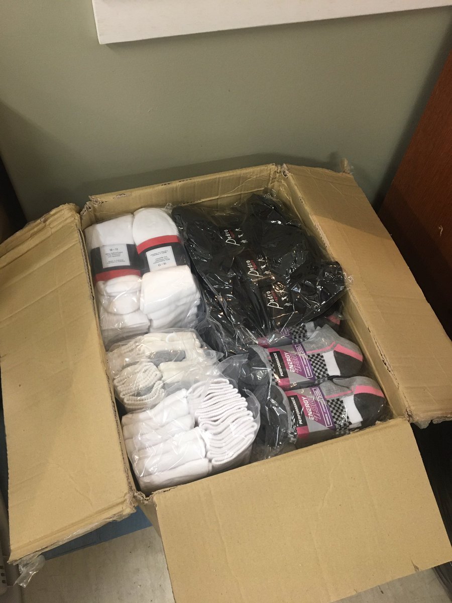 _openarms's tweet image. Thank you to EMC for donating socks to shelters in NS! 🧦🤠 #actofkindness 💖
