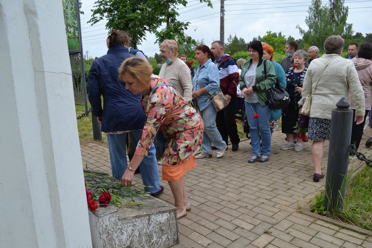 Сегодня в #Кинешма  общественники и партийцы #ЕР37 почтили память земляков, павших в боях с польскими интервентами.