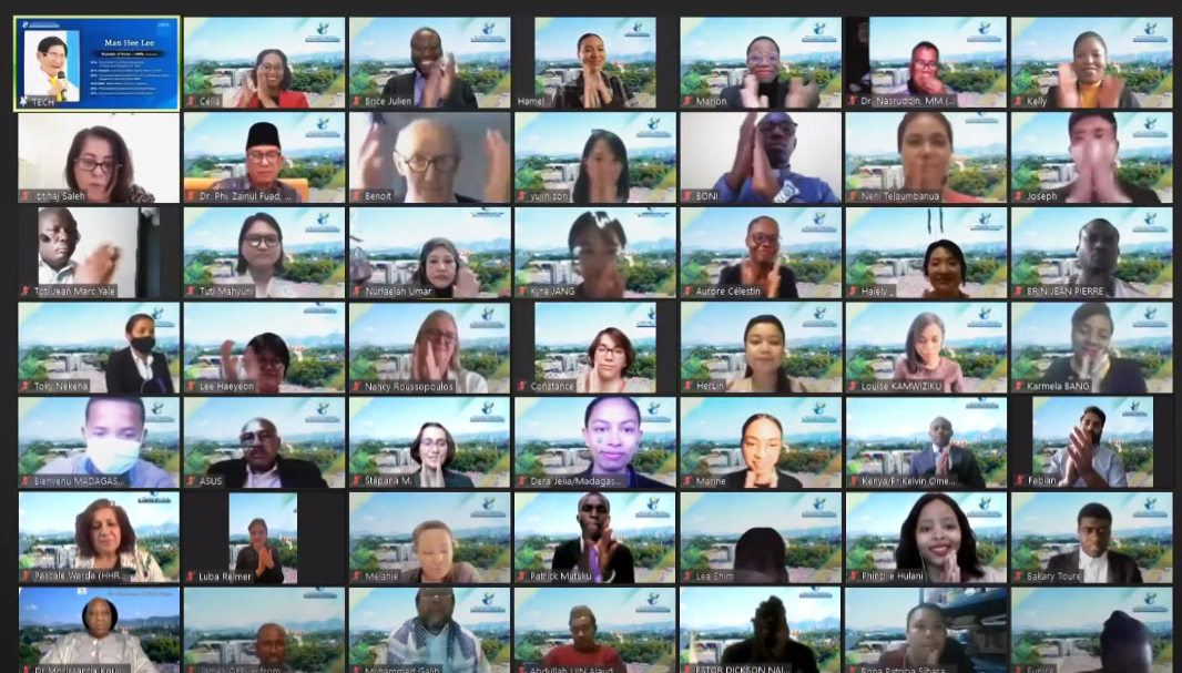 ☆HWPL 세계평화선언문 제8주년 기념식 
🕊지구촌 공존과 화합을 위한 시민 주도 평화 개발 구상🕊
2021년 5월 25일
유튜브 실황 영상 다시보기 링크 :  bit.ly/34SlLJS
 #세계평화선언문 #8주년 #함께해요 #지구촌공존_화합 #HWPL