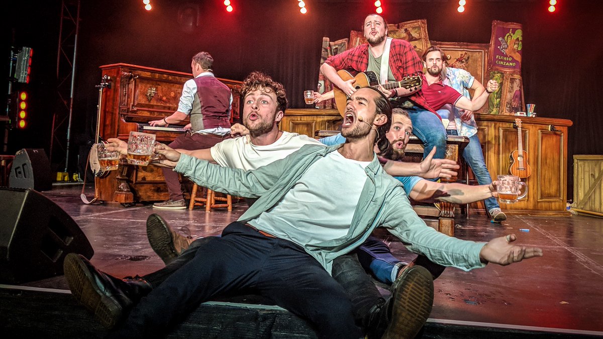 AssemblyFest's tweet photo. We're welcoming festival favourites @choirofman who'll be playing our spectacular new double-decker spiegeltent from Thu 01 July 🎶🍻
"A feast for all the senses... leave your worries in your coat and grab a pint!"
https://t.co/fnq4SvDna7 https://t.co/bcLlJfoEL8