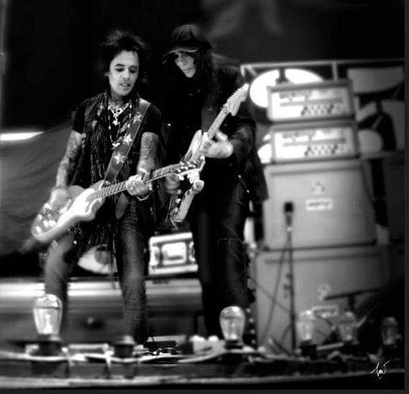 Mick & Slick 🖤👽🎸🎶
#MickMars #EarlSlick #guitar #legends