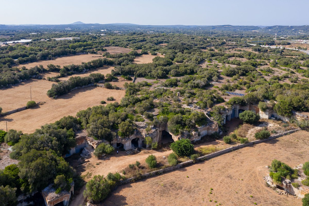 urbannext_net's tweet image. #LandformDesign #PROJECT

Ca’n Terra: The House of the Earth by @ensamblestudio Menorca, Spain in 2020

&quot;Ca’n Terra is the house of the earth&quot;

Photography by Ensamble Studio &amp;amp; Iwan Baan

Find it at:
urbannext.net/can-terra/
