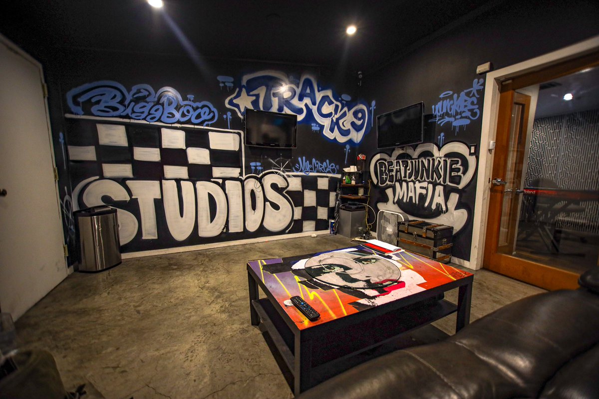 MixedByBiggBoo's tweet image. #track9 #bjm y’all see the vibes