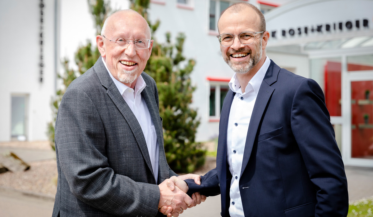 Wechsel der Geschäftsführung:
Hartmut Hoffmann, der seit 2008 erfolgreich die Geschäfte der RK Rose+Krieger GmbH leitete, verabschiedet sich zum 30. Juni 2021 in den Ruhestand. Sein Nachfolger ist ab dem 1. Juli 2021 Dr.-Ing. Gregor Langer. 
rk-rose-krieger.com/deutsch/aktuel…