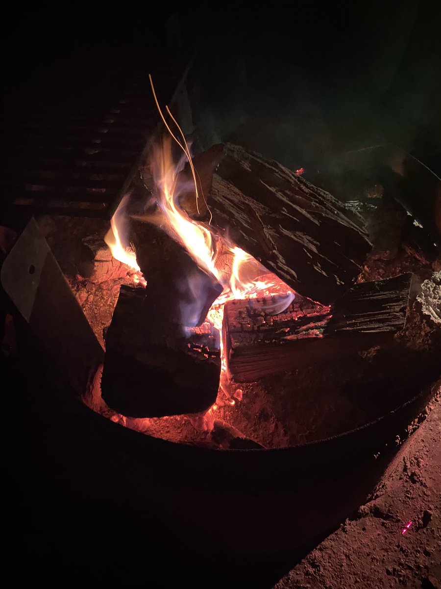 kktvcamnews's tweet image. A nice fire and some thoughts about #StarTrekDiscovery. Just amazing, especially because the problem of the Discovery crew is similar to the one of #StarTrekVoyager. There is no now, there is only the tomorrow. Ps: For a picture from an #iPhone it’s not bad :) #StarTrek