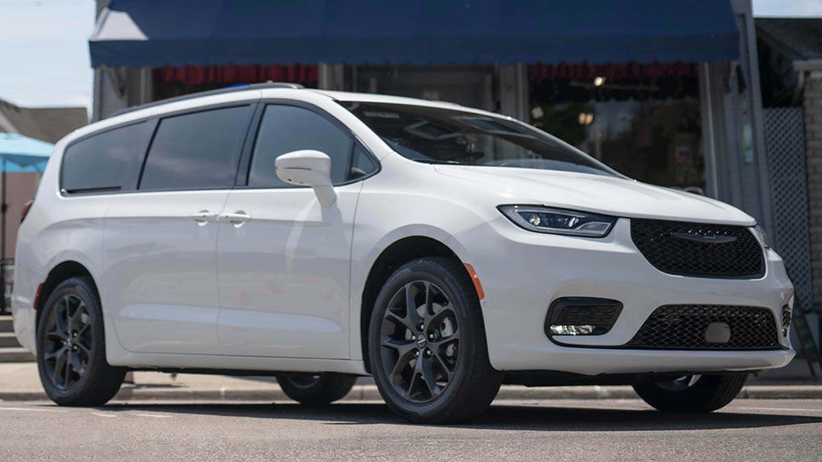 Chrysler's tweet photo. Roomy enough for all your besties. Tag who you’re bringing along. Happy #BestFriendDay. https://t.co/oNxwNnLm3d