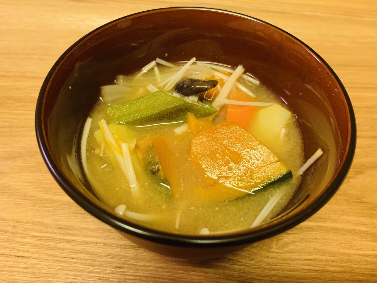 Cowcowmowmow 今夜の夕食は 具沢山お味噌汁 かぼちゃ じゃがいも 玉ねぎ にんじん エノキ 椎茸 オクラ そして愛してやまない生姜 この生姜のパンチがたまらない 具沢山味噌汁 生姜 Cowcowmowmow 今夜の夕食は 具沢山お味噌汁 かぼちゃ じゃがいも 玉ねぎ にんじん エノキ 椎茸 オクラ そして愛してやまない生姜 この生姜のパンチがたまらない 具沢山味噌汁 生姜