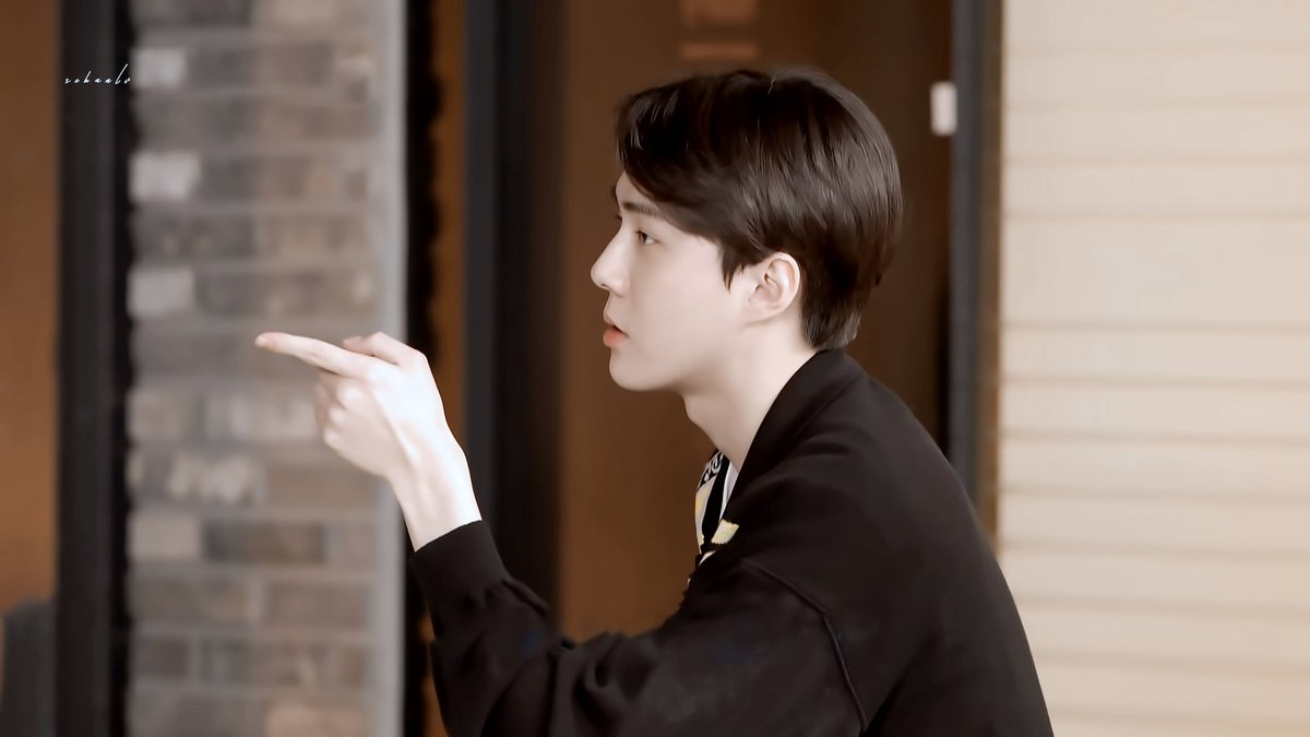 sehanlv's tweet photo. #SEHUN 

🍼🍼 https://t.co/gkXf2HvbFM