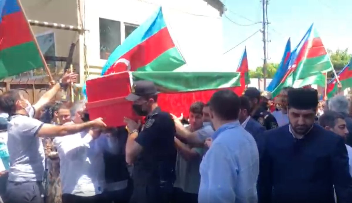 RSF_en's tweet photo. #Azerbaijan: @RSF_inter calls on the Azerbaijani authorities to shed all possible light on the exact circumstances in which two Azerbaijani journalists were killed by a mine last week in a region near the #NagornoKarabakh. https://t.co/XM3B3dzemi https://t.co/IWJXm0KpuV