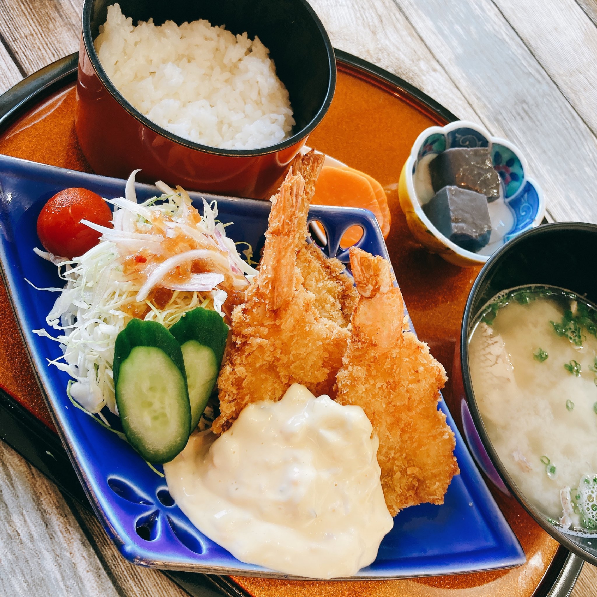 タウンみやざき きんちゃん家くじら 定食 新規オープン 日南海岸沿いにオープン 天むすのテイクアウトに地元獲れのものをっぷり使った定食などもオススメ きんちゃん家くじら 宮崎市内海3484 0985 40 1064 タウンみやざき ランチ 内海