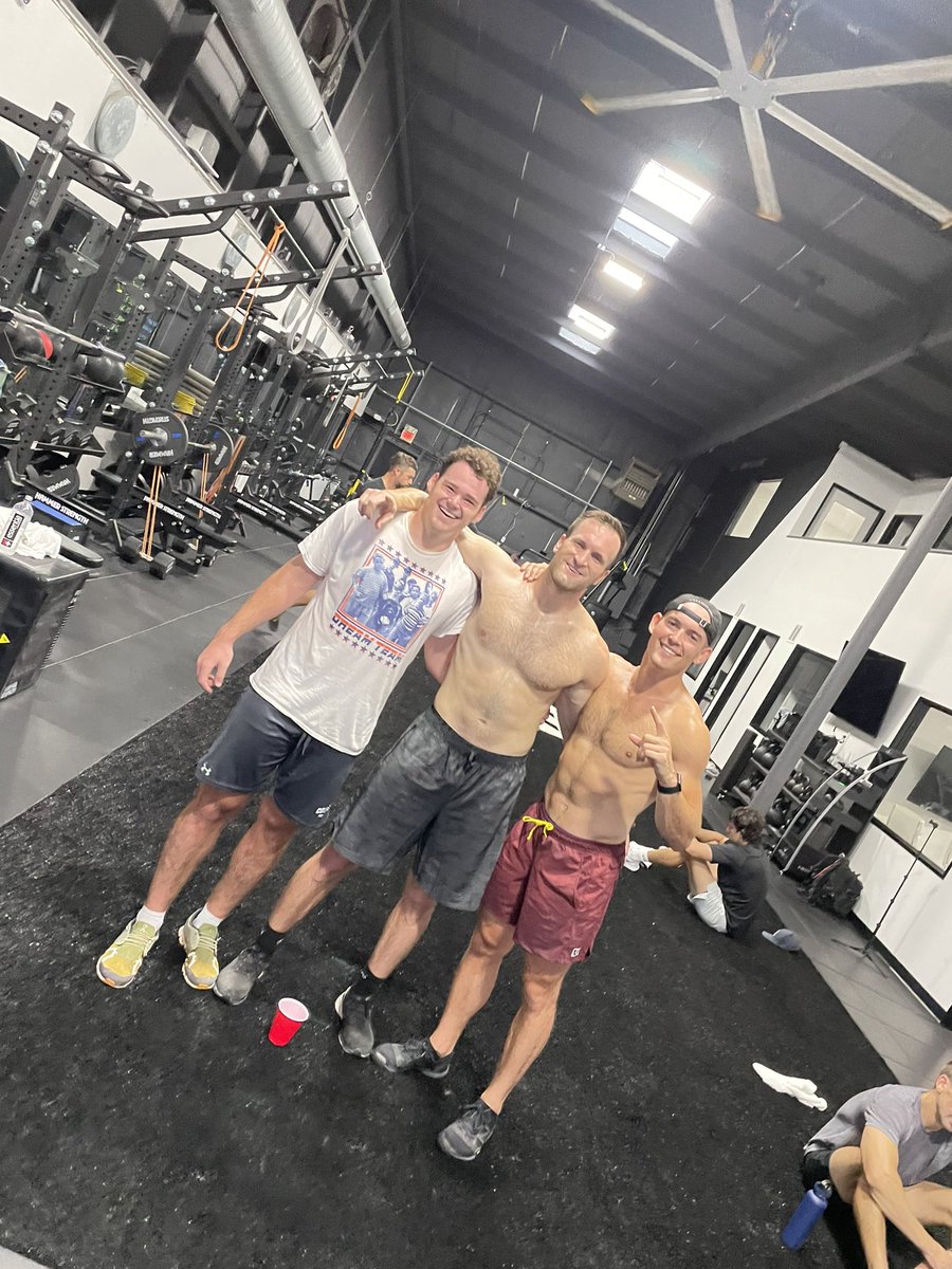 Sweat with the ATX Colgate Football crew together this morning. Class of ‘24, ‘16, and ‘15 💪🏼 <a href="/ColgateFB/">Colgate Football</a>