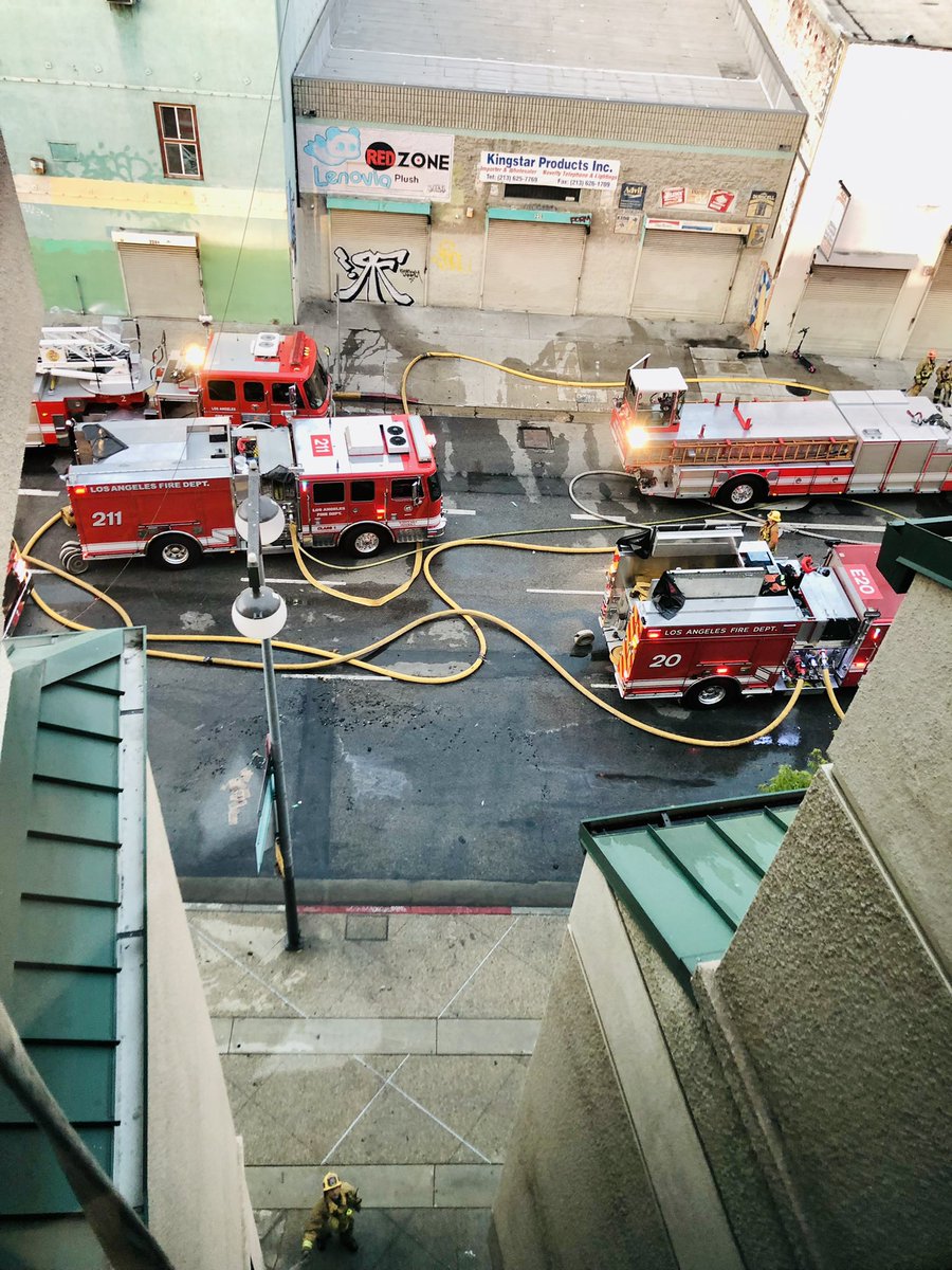 dianajeannec's tweet photo. 🙏🏽Heroes are all around us, still believe in them! What a night🥵 #LAFD nice to see everyone all good👏🏽❤️🔥 #DTLA #ThirdStreetFire @LAFDtalk https://t.co/pAADPvhA88
