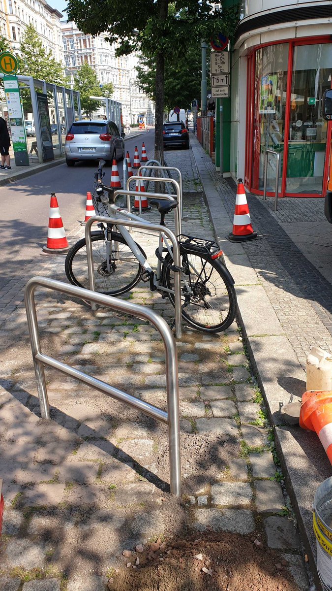 Abstellplätze für zehn Fahrzeuge anstatt für ein Fahrzeug. 👍👍👍👍🚲🚲🚲🚲👍👍👍. Danke <a href="/Ottostadt/">Ottostadt Magdeburg</a>!

#MehrPlatzfuersRad #Magdeburg #srmd
