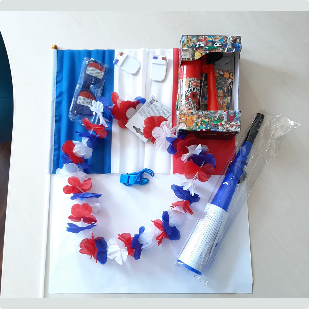 tradeunion91's tweet photo. Le coup d’envoi de l’EURO 2020 sera lancé ce vendredi 11 juin
Rechargez vite votre kit du supporter : collier, drapeau, sifflet, bombe, vuvuzela, maquillage drapeau etc.. 
Refaites le plein de munition avec tradeunion 
#EURO2020 #KITSUPPORTER #ramenezlacoupealamaison 
#tradeunion https://t.co/qm2CXaI5Ys