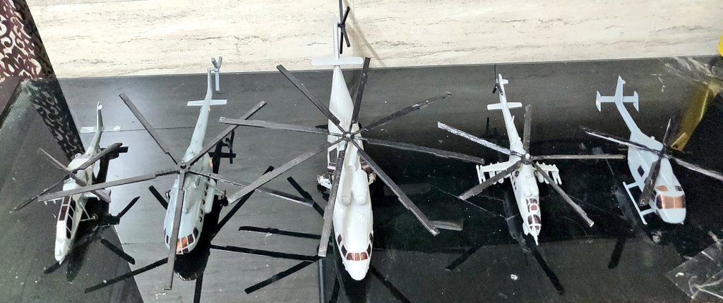 prints_india's tweet image. Heli fleet 🇮🇳 #INDIANAIRFORCE💪
#helicopter #Haldhruv
#LCH #Mi17 #mi24 #mi26
#Russia
#India

Now don&apos;t ask me for chinhook or apache 😅