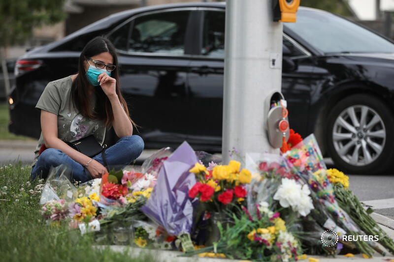 reuterspictures's tweet photo. A man is accused of killing four members of a Canadian Muslim family by running them over in his pickup truck in London, Ontario, targeting them in an attack motivated by hate, police said. More photos as the community grieves: https://t.co/yNrAK5R9XR 📷 @carlososorio https://t.co/3a1gTv9fjh