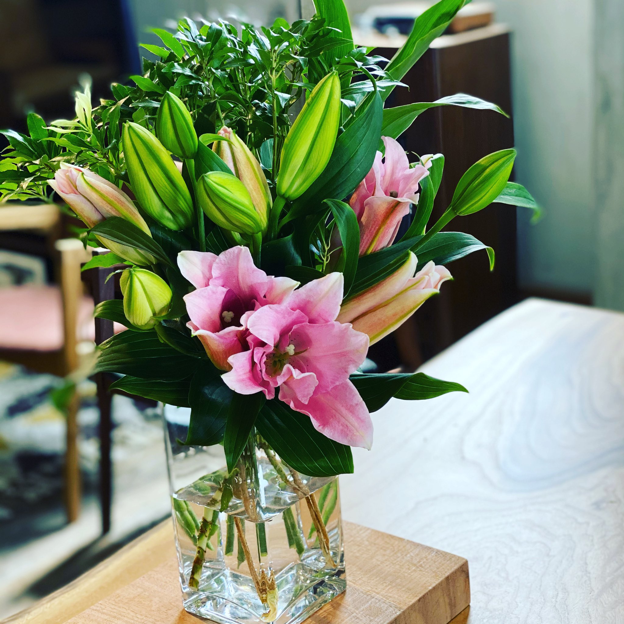 تويتر 宮内孝之 花飾人 華道家 على تويتر 撮影 モデル ユリ 名前 サレンダー 出身地 高知県 身長 90センチ 笑顔 ピンク 花言葉 思わせぶり 上品 花風水 西 開運 花の妖精が人々の気持ちを変える T Co Bvzp7ezf5z 花 いけばな ユリ 花