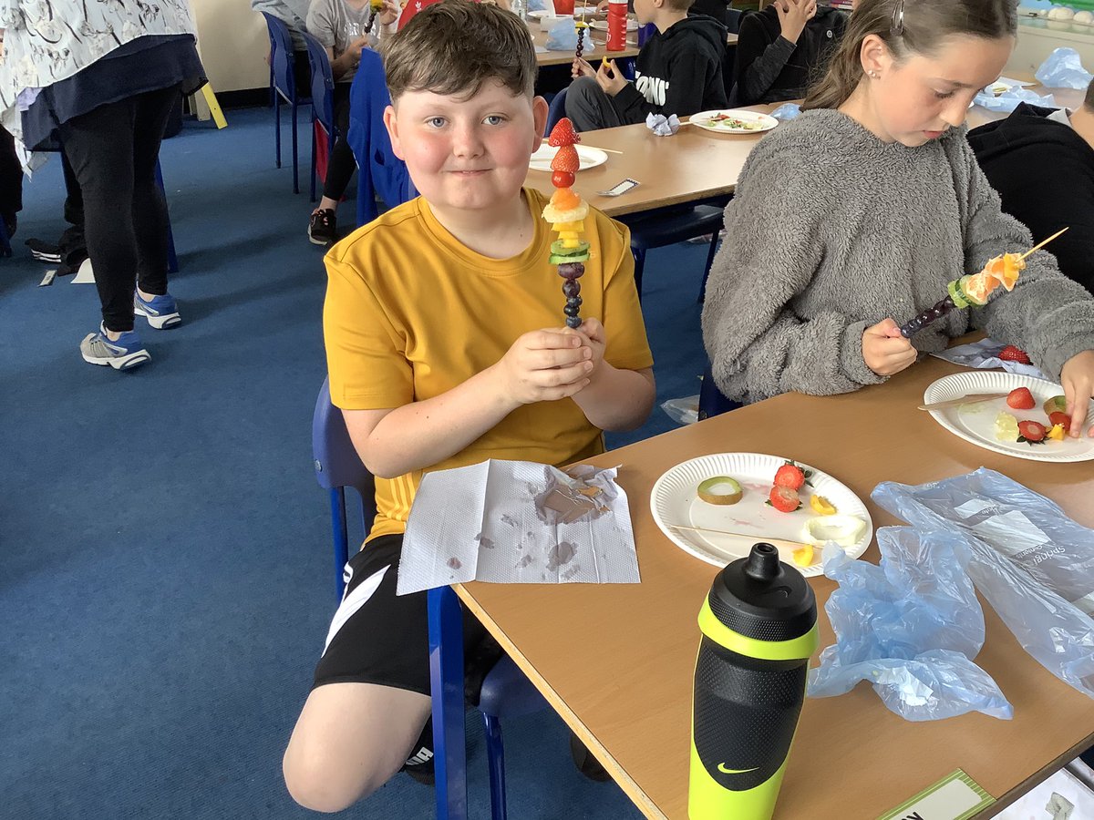 MrsMorrisonKPS's tweet photo. P6 made beautiful and tasty rainbow kebabs. Everyone tasted everything, although the tomatoes weren’t that popular. Lemons and strawberries came out top! 🌈🍋🍓@Kinneil_PS https://t.co/CKSMUrO6wL