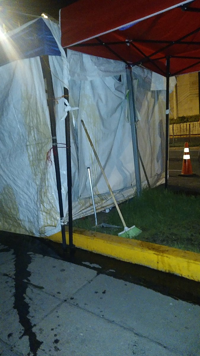 likdalom's tweet photo. Atentado contra Plantón @SEDENAmx ni así nos iremos,nos rociaron con producto flamable toda la capa por la parte de entrada y salida!! Ni así nos iremos!! @SEGOB_mx @CEAVmex @CNDH @ONUMX @mbachelet https://t.co/QdFshGGZAT