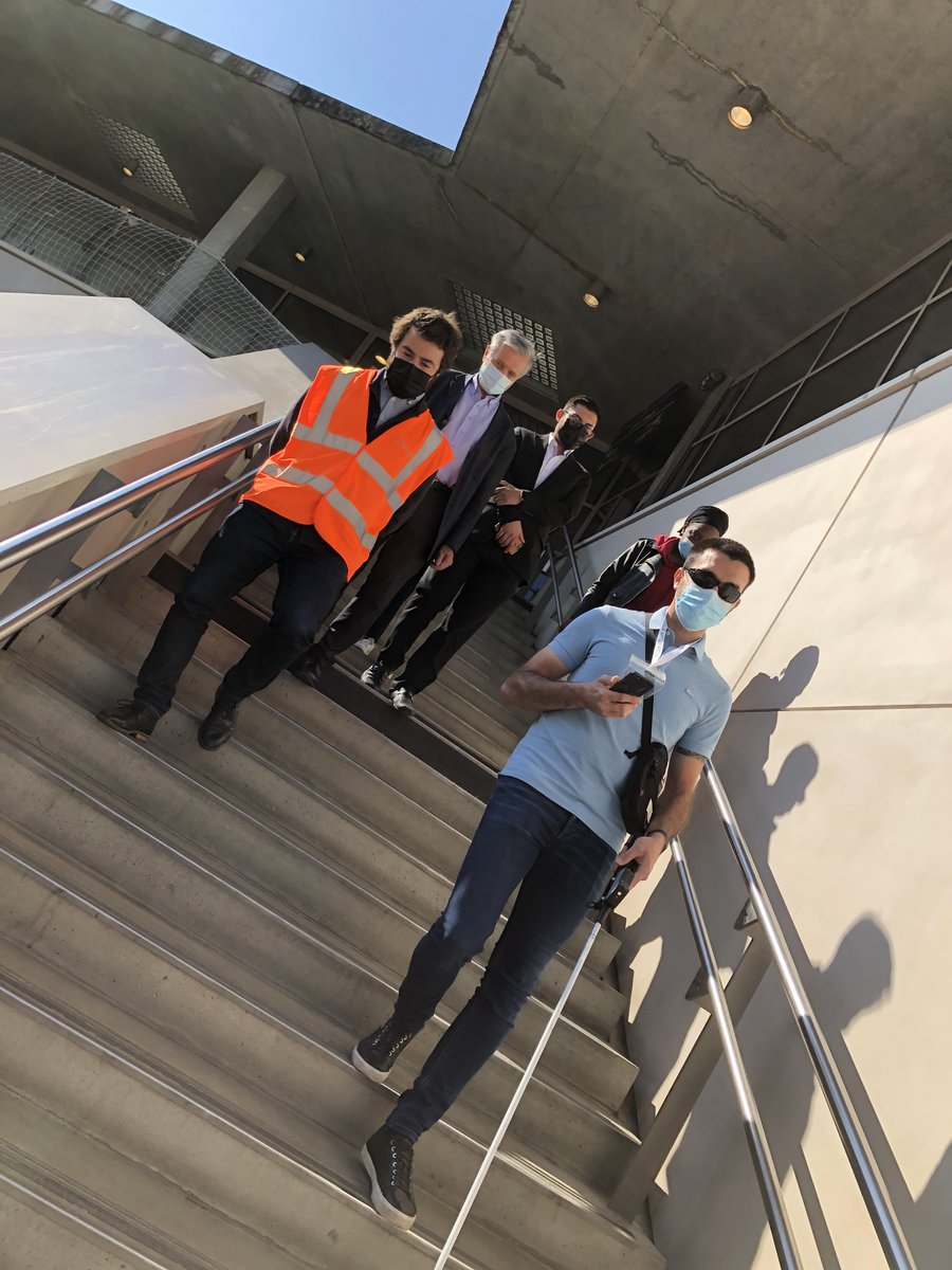 Aujourd'hui, visite de #Keolis #Lyon et du @SYTRAL_RHONE sur le réseau @PhebusKeolis à #Versailles pour découvrir l'expérimentation @Navilens, le 1er déploiement en France des QR Codes augmentés pour faciliter la #mobilité des personnes déficientes visuelles avec <a href="/IDFmobilites/">IDF Mobilités</a> !