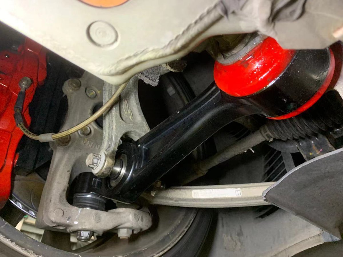 LachlanWen's tweet photo. Tesla Model S replacement arm #ElonMusk https://t.co/gL8qum2Uch