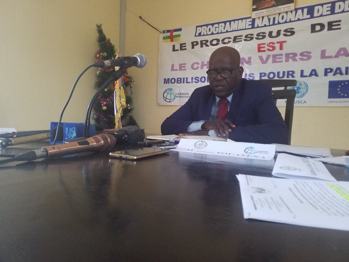 uepnddrrcaf's tweet photo. #Confpress: le coordonnateur général de l'UEPNDDRR @STouatena a présenté les réalisations du #PNDDRR en général et du #PREC en particulier. C'est ce 8 juin 21 lors d'une ConfPress tenue à son cabinet à #Bangui. 3023 combattants désarmés.+ d'infos sur https://t.co/5nb95GuB0c https://t.co/LArEPkulw9