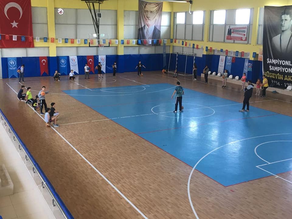 GSB_Tokat's tweet photo. 📢"Sporun Başkenti Tokat'ta Spor Yapmayan Kalmayacak"

📍Almus İlçe Spor Salonu

#Basketbol çalışmalarımız devam ediyor.

Tüm Gençlerimizi tesislerimize bekliyoruz...⚽️🏀🏈⚾️🏐🏓🏸🏹🥊🥋🥌🤺🏋️‍♂️🤼‍♂️⛹️‍♀️ https://t.co/HIzLCU4d1o