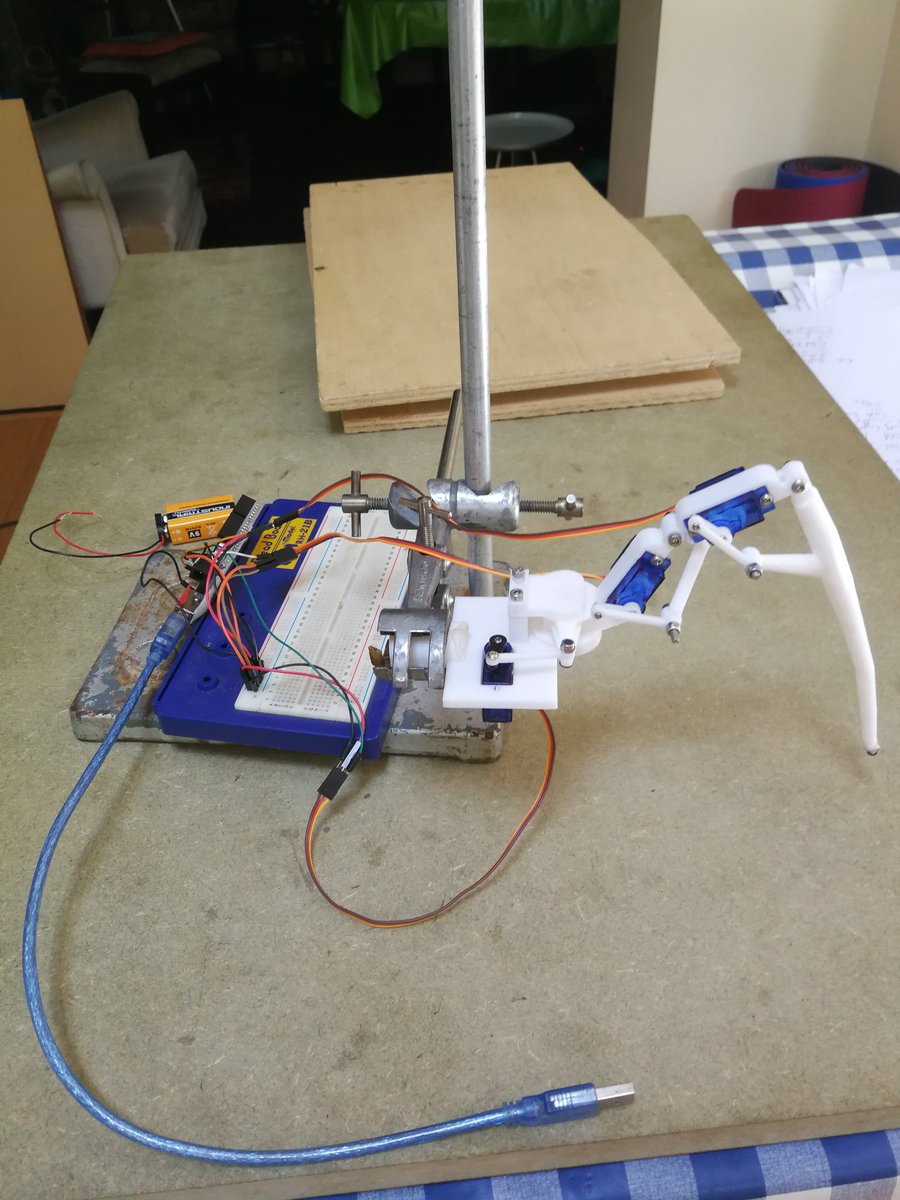 IanBDunne's tweet photo. #virtualscienceworkshop on electricity today. I was asked what I was working on and so I showed them my prototype robot leg #3dprinting #arduino #remotelearning #virtuallearning #scienceteacher https://t.co/1PX9gHV6nE