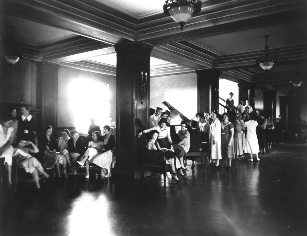 The Burnam Hall lobby used to be a top spot for socializing on #CampusBeautiful in 1930! Thanks @EKUArchives!