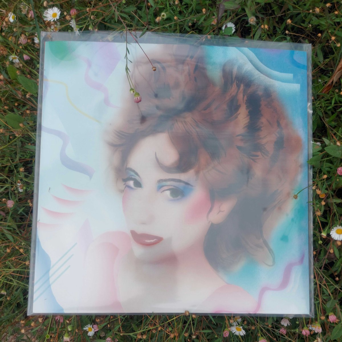 Activaire's tweet photo. Just picked up some new  #vinyl 🕺

- Various - The Very Holiday 80 Sampler 
- @kaleidoscopeves - Ciudad De Las Dos Lunas

The music never stops! What are you listening to? https://t.co/chJW7OsgFN