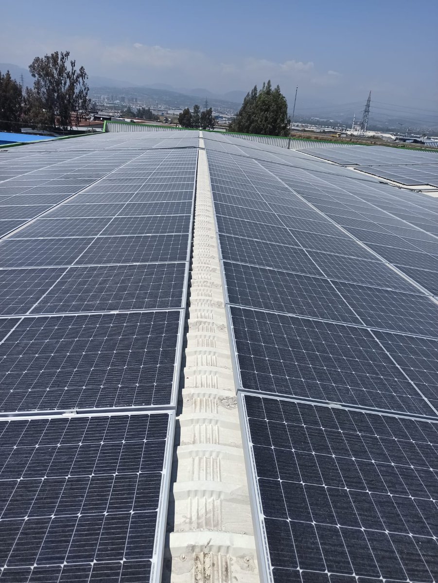 Solitek_'s tweet photo. Soğuk hava lojistiği konusunda alanında uzman Erman Lojistik firması için yaptığımız 570 kWp gücündeki Çatı Uygulamalı GES projemiz başarı ile tamamlanarak devreye alınmıştır. Sürdürülebilir ve temiz enerji yolculuğunda bizleri tercih ettiği için Erman Lojistik'e teşekkür ederiz. https://t.co/CjKceNhW7B