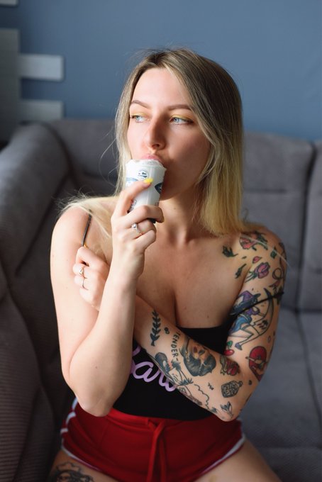 Ice cream man got so loving...?? see the full story in my #Onlyfans ? https://t.co/LbqErSAjsh ? https://t
