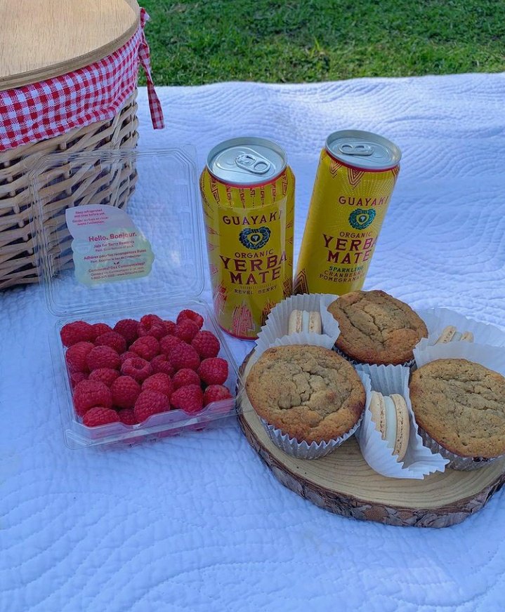 emikagonzalez's tweet photo. picnic with my baby 💞 https://t.co/YqBIDBx05a