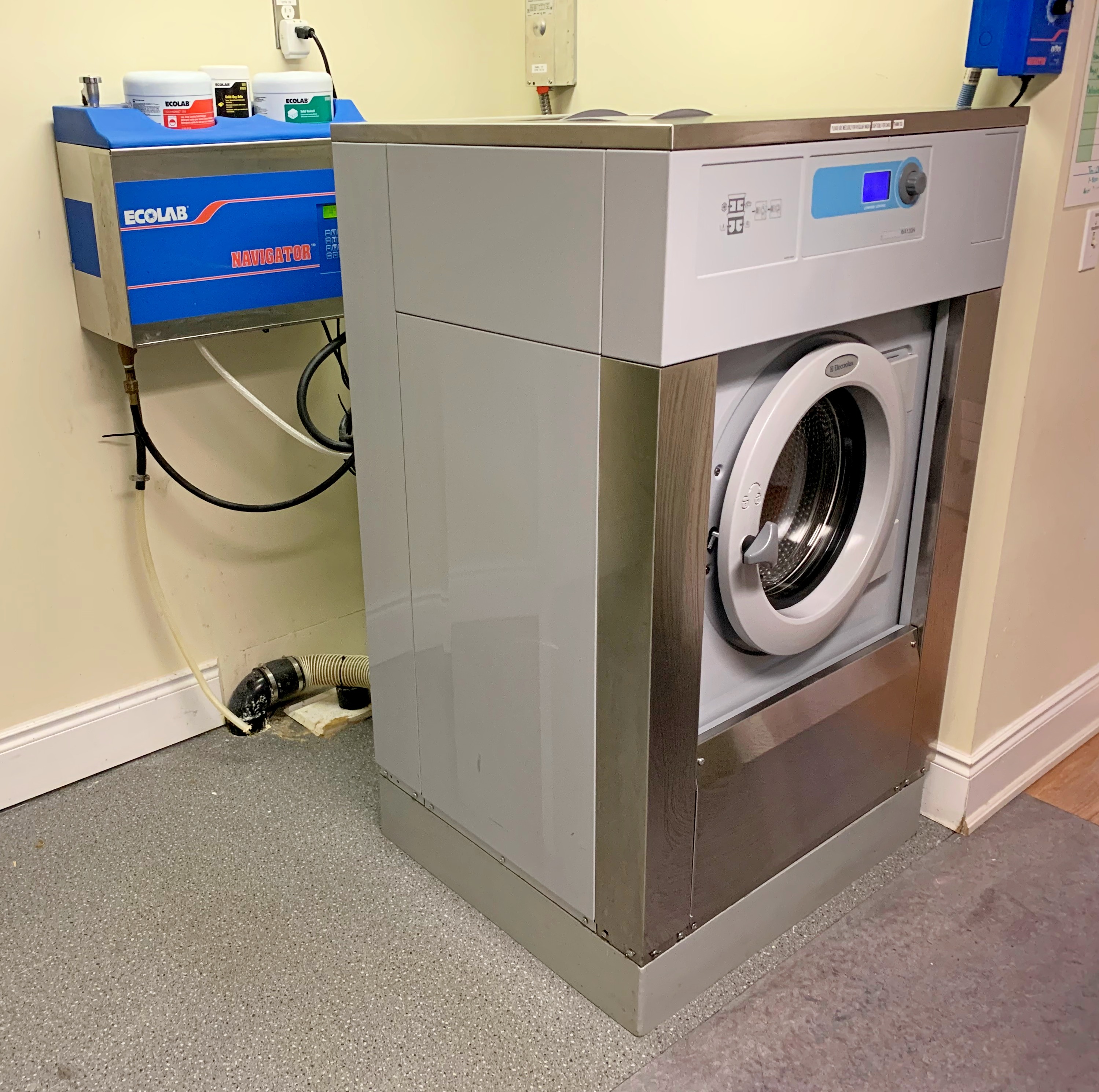 Harco Co. Ltd. on Twitter: "Harco replaced old washer with a new Unimac  softmount unit at Hospice in Oakville. Washer was placed on a 6 inch steel  base for ease of accessibility