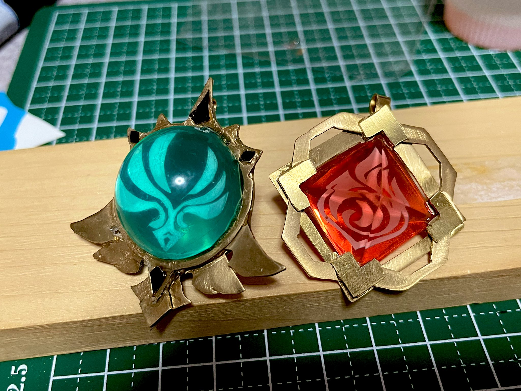 澪 原神公式コンテンツクリエイター 神の目 モンドと璃月の神の目を作りました 真鍮を用いて重厚感を出してみました 原神 Genshinimpactfanart T Co Majswwaeiv Twitter