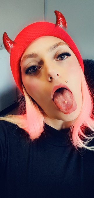 Diablos se&ntilde;orita 😈 #tonguepiercing #tongue #facial_cums #facialpov #FacialQueen https://t.co/oUd8RC1<a href="/tag/tonguepiercing"class="tags">#tonguepiercing</a><a href="/tag/tongue"class="tags">#tongue</a><a href="/tag/facial_cums"class="tags">#facial_cums</a><a href="/tag/facialqueen"class="tags"><span>#facialqueen</span></a><a href="/tag/facialpov"class="tags"><span>#facialpov</span></a>