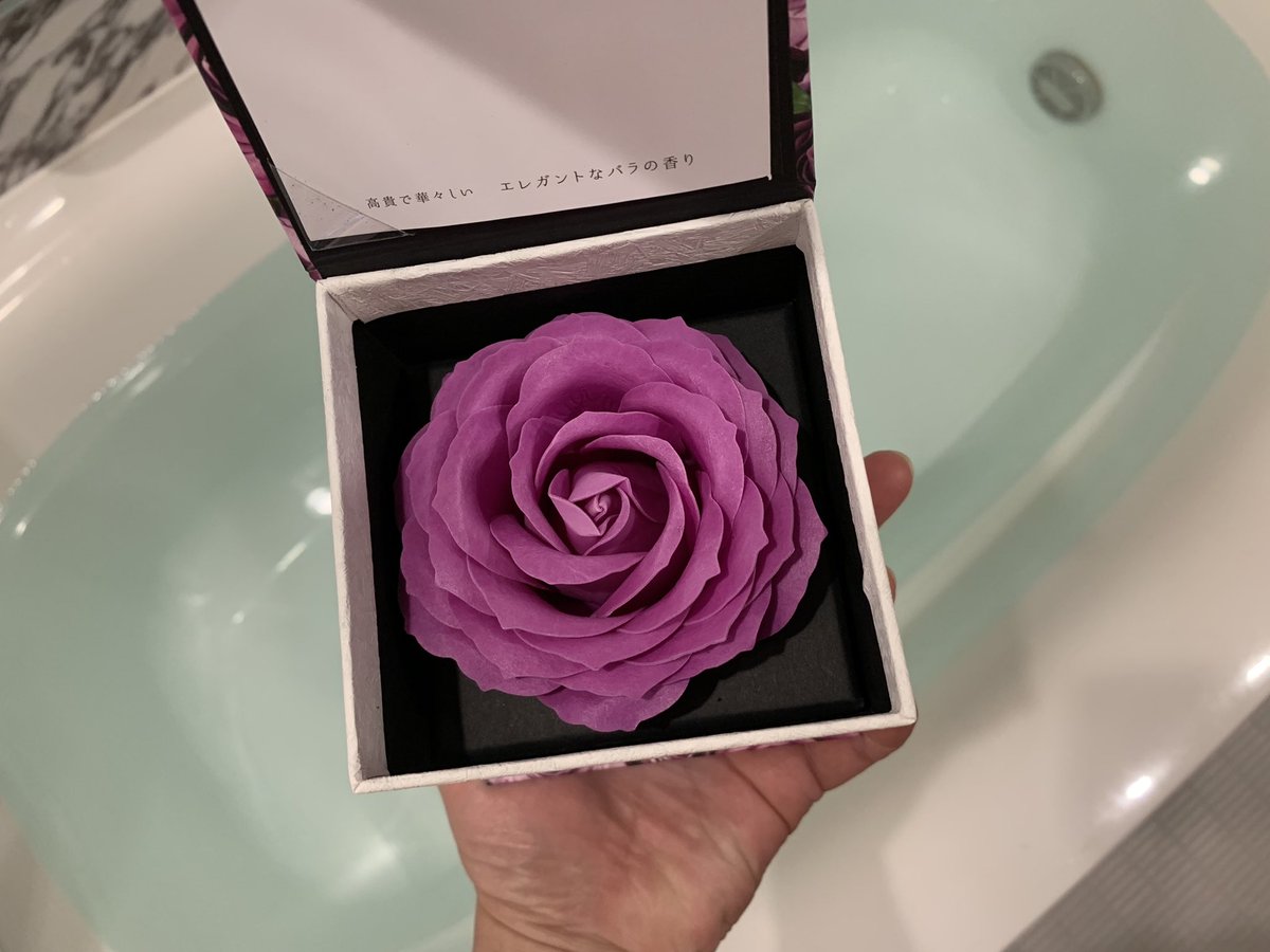 緒方恵美 その後 儀武ゆう子嬢からもらった薔薇風呂 に入ってみた 薔薇のソープは数々あれど コレ ものすごく豪華 香り もすごくいい 急にお城の王子様 いや お姫様 いや えー エライおじさんおばさんになったような気分になれました 笑 緒方恵美 その後 儀武ゆう子嬢からもらった薔薇風呂 に入ってみた 薔薇のソープは数々あれど コレ ものすごく豪華 香り もすごくいい 急にお城の王子様 いや お姫様 いや えー エライおじさんおばさんになったような気分になれました 笑