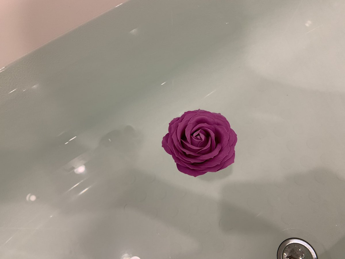 緒方恵美 その後 儀武ゆう子嬢からもらった薔薇風呂 に入ってみた 薔薇のソープは数々あれど コレ ものすごく豪華 香り もすごくいい 急にお城の王子様 いや お姫様 いや えー エライおじさんおばさんになったような気分になれました 笑 緒方恵美 その後 儀武ゆう子嬢からもらった薔薇風呂 に入ってみた 薔薇のソープは数々あれど コレ ものすごく豪華 香り もすごくいい 急にお城の王子様 いや お姫様 いや えー エライおじさんおばさんになったような気分になれました 笑