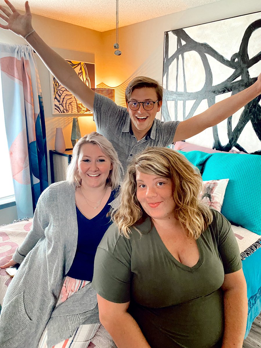 Happy national best friends day! We know that best friends make the best roommates! Secure your spot today with your besties in any of our amazing floor plans!