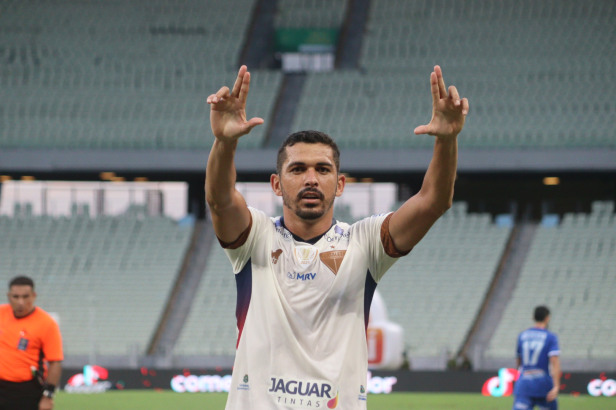 kempao's tweet photo. Liderança do @FortalezaEC na Série A do Brasileiro escancara preconceito e xenofobia

https://t.co/quaNK0nfrl

📸 Leonardo Moreira/FEC https://t.co/ZSOQgZ45O6